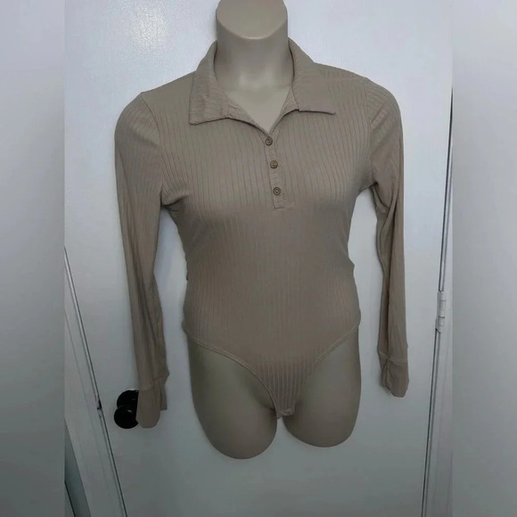 Women’s long sleeve beige cream ribbed button body suit with snaps size L 1147 - Picture 1 of 7